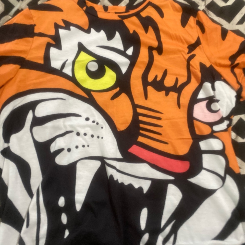 SHEIN Plus Tiger Print Top